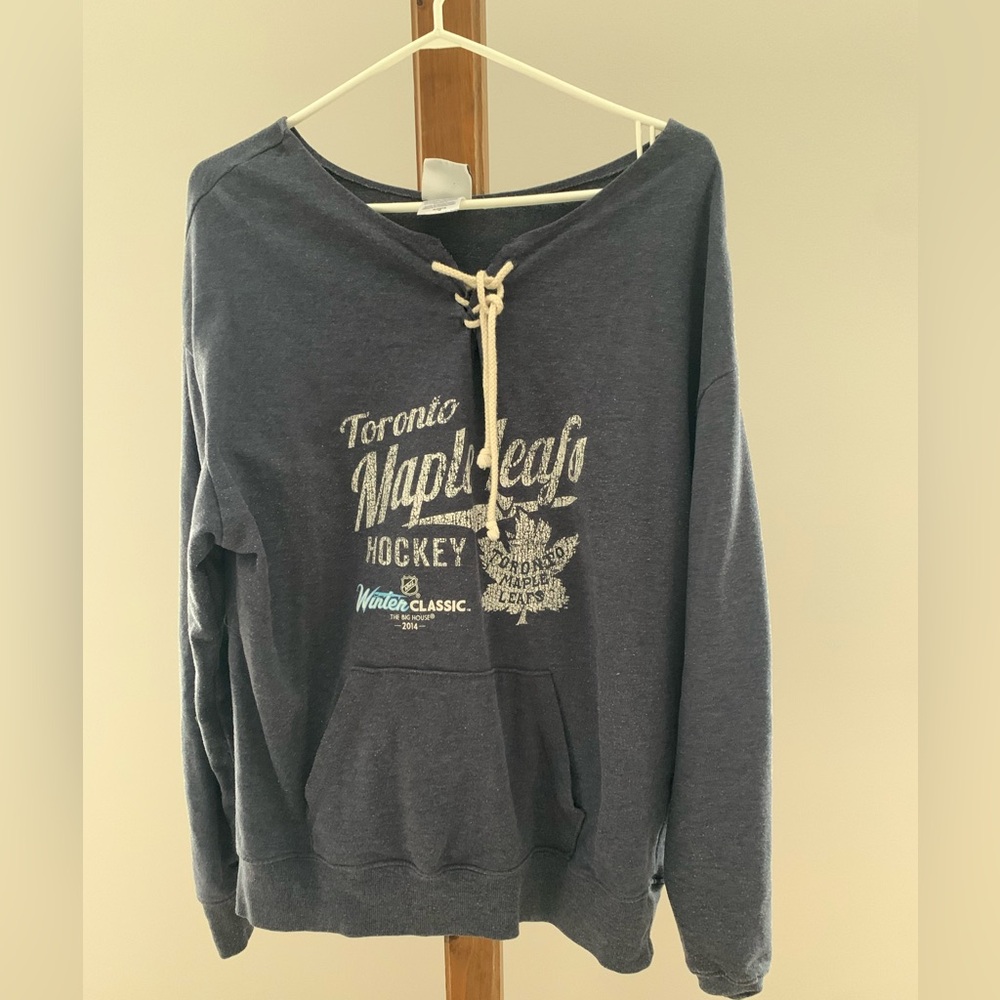 OFFICIAL NHL| Toronto Maple Leafs Winter Classic 2014 shirt. Women’s XL